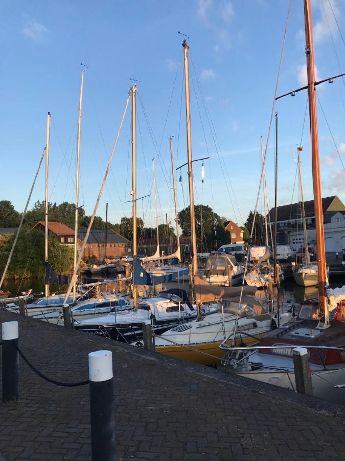 B&B Logeren Bij De Burgemeester Stad aan 't Haringvliet Exteriör bild