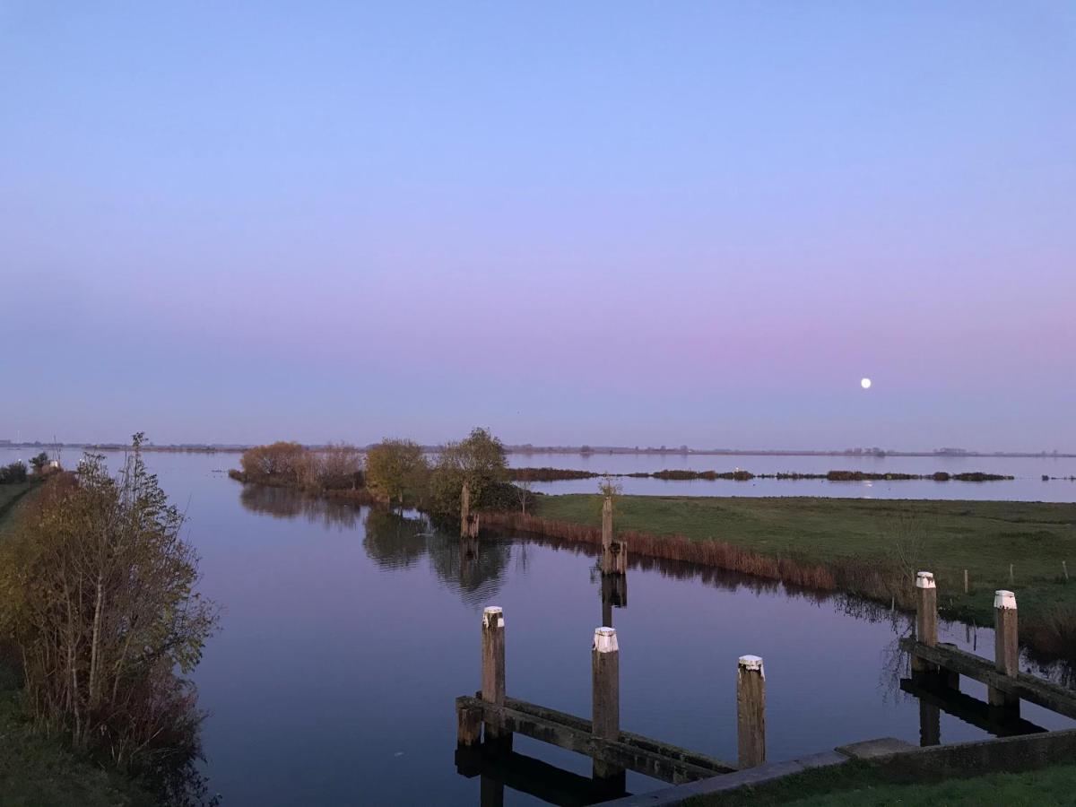 B&B Logeren Bij De Burgemeester Stad aan 't Haringvliet Exteriör bild