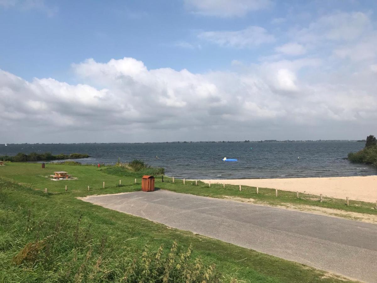 B&B Logeren Bij De Burgemeester Stad aan 't Haringvliet Exteriör bild